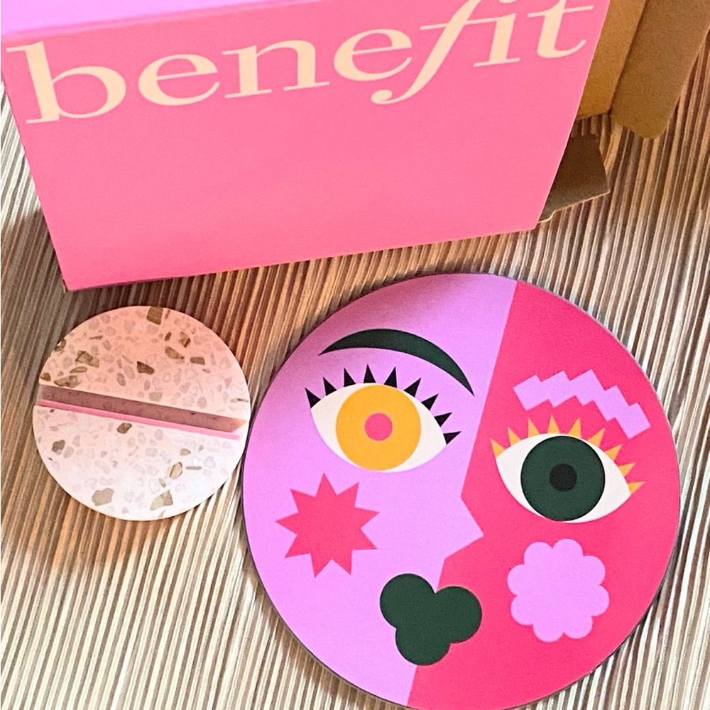 Benefits Cosmetics Round Vanity Mirror with Stand with Graphic Art